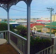 Devonport Historic Cottages - Holiday Sunshine Coast