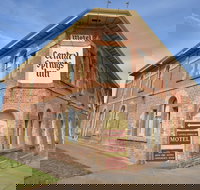 Central Springs Inn - Holiday Sunshine Coast