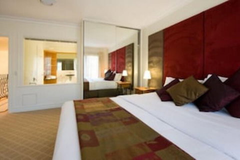 Lakeside Suites 1 - Sunshine Coast Tourism 3