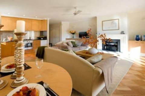 Lakeside Suites 1 - Sunshine Coast Tourism 2