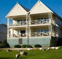 Lakeside Suites 1 - Holiday Sunshine Coast