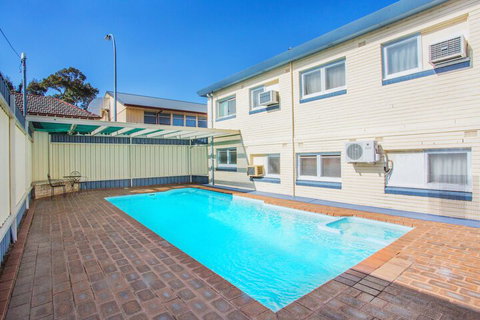 Cowra Motor Inn - Sunshine Coast Tourism 1