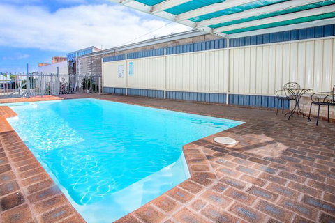 Cowra Motor Inn - Sunshine Coast Tourism 3