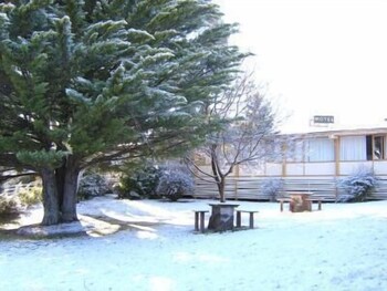 High Country Motel - Holiday Sunshine Coast 0