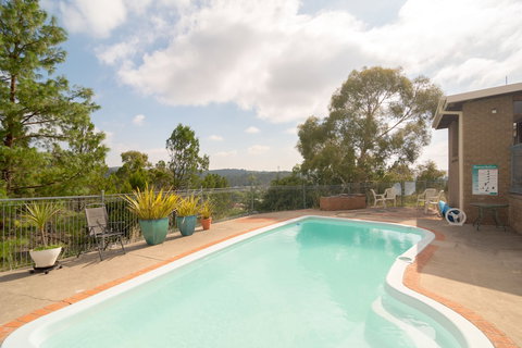 High Country Motel - Holiday Sunshine Coast 2