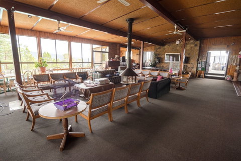 High Country Motel - Holiday Sunshine Coast 4