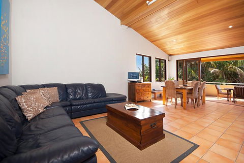2 / 9 Marine Parade Wategos Beach Beachbound - Sunshine Coast Tourism 5