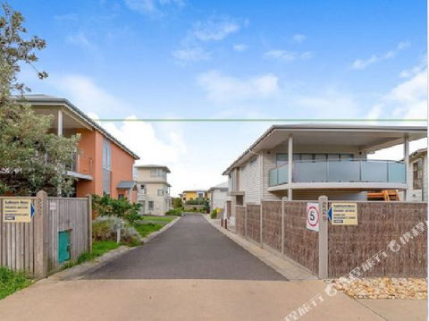 Fabulous Townhouse At The Famous Smiths Beach - Holiday Sunshine Coast 4