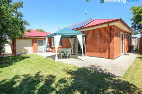 All Seasons Port Elliot Holiday House - Holiday Sunshine Coast 3