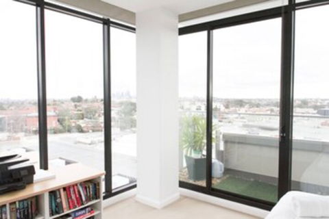 Modern 2 Bedroom Apartment In Melbournes Northcote - Sunshine Coast Tourism 2