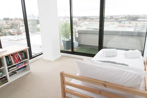 Modern 2 Bedroom Apartment In Melbournes Northcote - Sunshine Coast Tourism 0