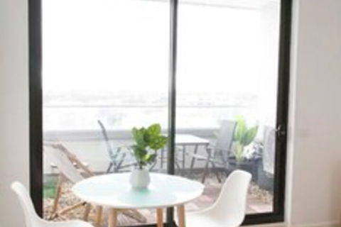 Modern 2 Bedroom Apartment In Melbournes Northcote - Sunshine Coast Tourism 3