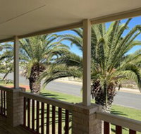 Whispering Palms - Sunshine Coast Tourism