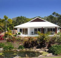 4 Cascade Luxury House on Fairway - Sunshine Coast Tourism