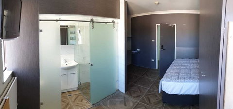 Seranin Bathurst - Sunshine Coast Tourism 3