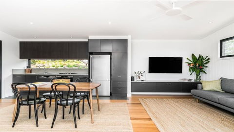 Your Luxury Escape - Carinya Cottages 4 - Holiday Sunshine Coast 3
