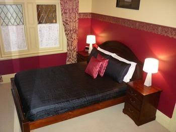 Triune House Bed & Breakfast - Holiday Sunshine Coast 1