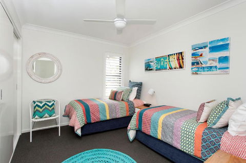 Mollymook Beachfront Penthouse 9 - Sunshine Coast Tourism 1