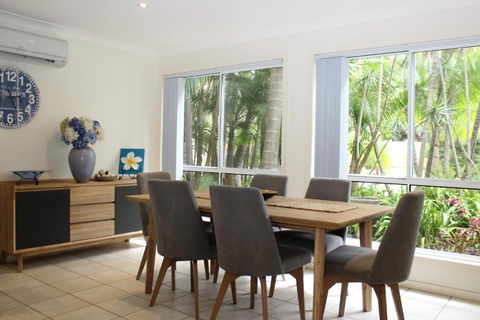 PACIFIC PALMS - Sunshine Coast Tourism 3