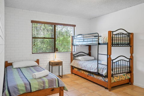 2 / 56 Lawson StreetatClarkes Beach - Sunshine Coast Tourism 5