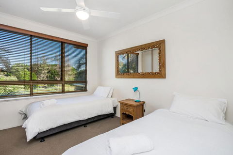 BreezeatByron 1 Clarkes Beach - Sunshine Coast Tourism 5