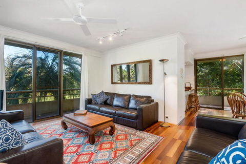 BreezeatByron 1 Clarkes Beach - Sunshine Coast Tourism 1
