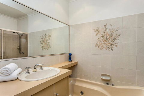 Fiesta Palms 6 Central Byron Bay - Sunshine Coast Tourism 1