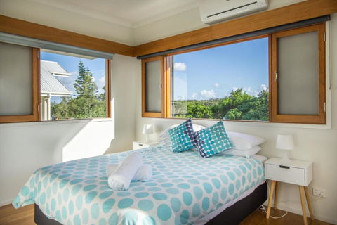 Byron Beausoleil Belongil Beach - Sunshine Coast Tourism 2
