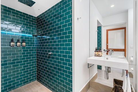 A Perfect Stay - 4 James Cook Apartments - Sunshine Coast Tourism 4