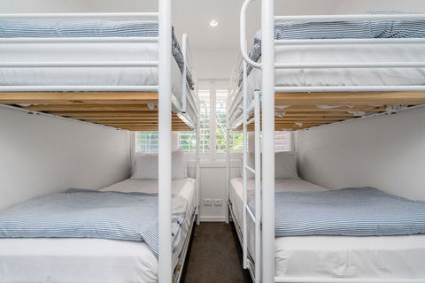 A Perfect Stay - 4 James Cook Apartments - Sunshine Coast Tourism 3