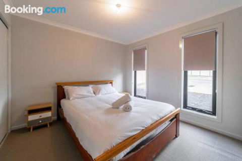 Averys Retreat - Holiday Sunshine Coast 0