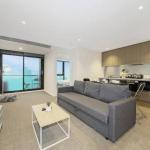 A Modern & Central Apt With Beautiful City Views - Holiday Sunshine Coast 0