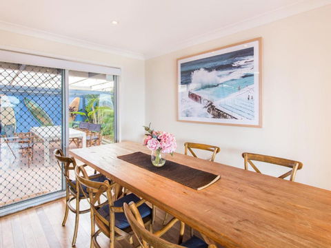 Easy Living At 14 Daphne Street - Holiday Sunshine Coast 6