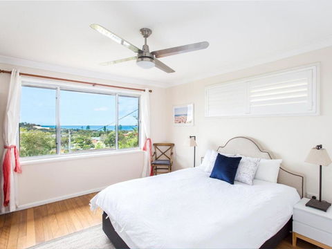 Easy Living At 14 Daphne Street - Holiday Sunshine Coast 2