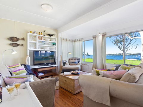 Noddys Riverside - Holiday Sunshine Coast 6