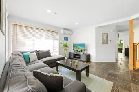 Breakers At Mudjimba Beach - Sunshine Coast Tourism 1