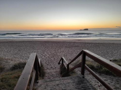 Breakers At Mudjimba Beach - Sunshine Coast Tourism 4