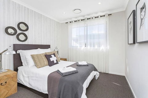 Luxury Brand New Home - Holiday Sunshine Coast 5