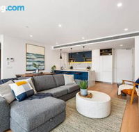 Luxe 101 at Martha Cove waterfront luxury on the marina walk to beach - Sunshine Coast Tourism