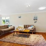 Sams Beach Shack - Holiday Sunshine Coast 0