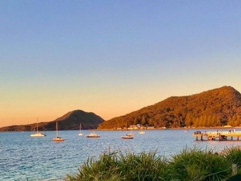 C A L M At Beautiful Shoal Bay - Sunshine Coast Tourism 1