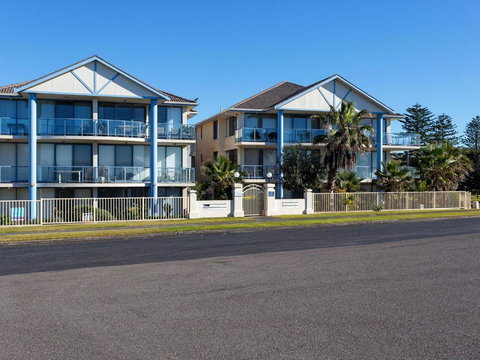 Across The Road From The Beach! - Sunshine Coast Tourism 5