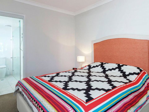 Across The Road From The Beach! - Sunshine Coast Tourism 1