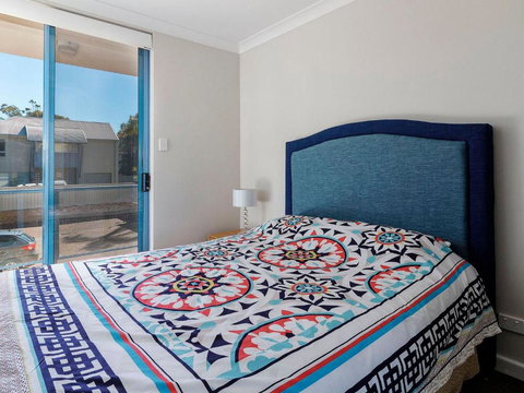 Across The Road From The Beach! - Sunshine Coast Tourism 3