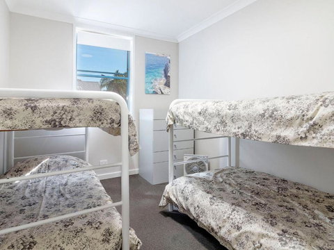 Across The Road From The Beach! - Sunshine Coast Tourism 2