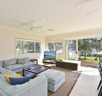 Wangi Lakehouse renovated Lake Macquarie lakefront Location - Sunshine Coast Tourism