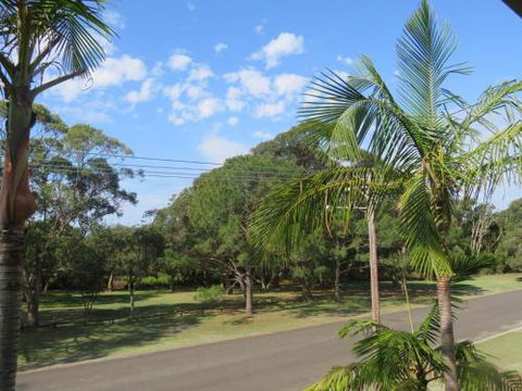 Cabenay 3 VIEWS ACROSS THE PARK - Holiday Sunshine Coast 5