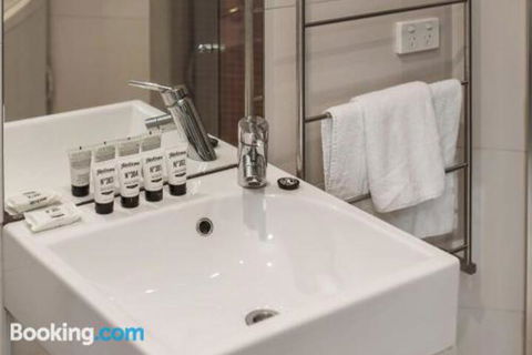 Heart Of Sandringham Apartment By Ready Set Host - Sunshine Coast Tourism 6