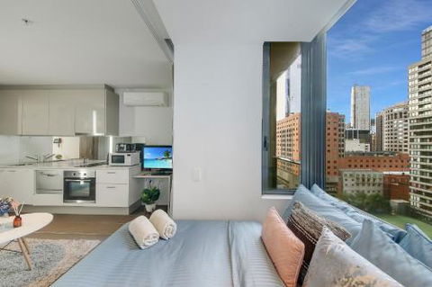 A Stylish & Cozy Studio Next To Southern Cross - Holiday Sunshine Coast 1