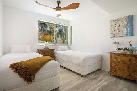 Apartment 2 Surfside - Holiday Sunshine Coast 1